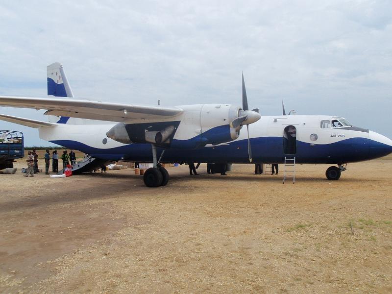 Antonov on airpstrip Lodja.jpg